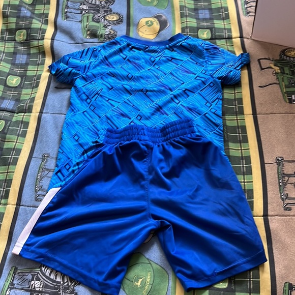 Puma t-shirt and shorts - Picture 2 of 4